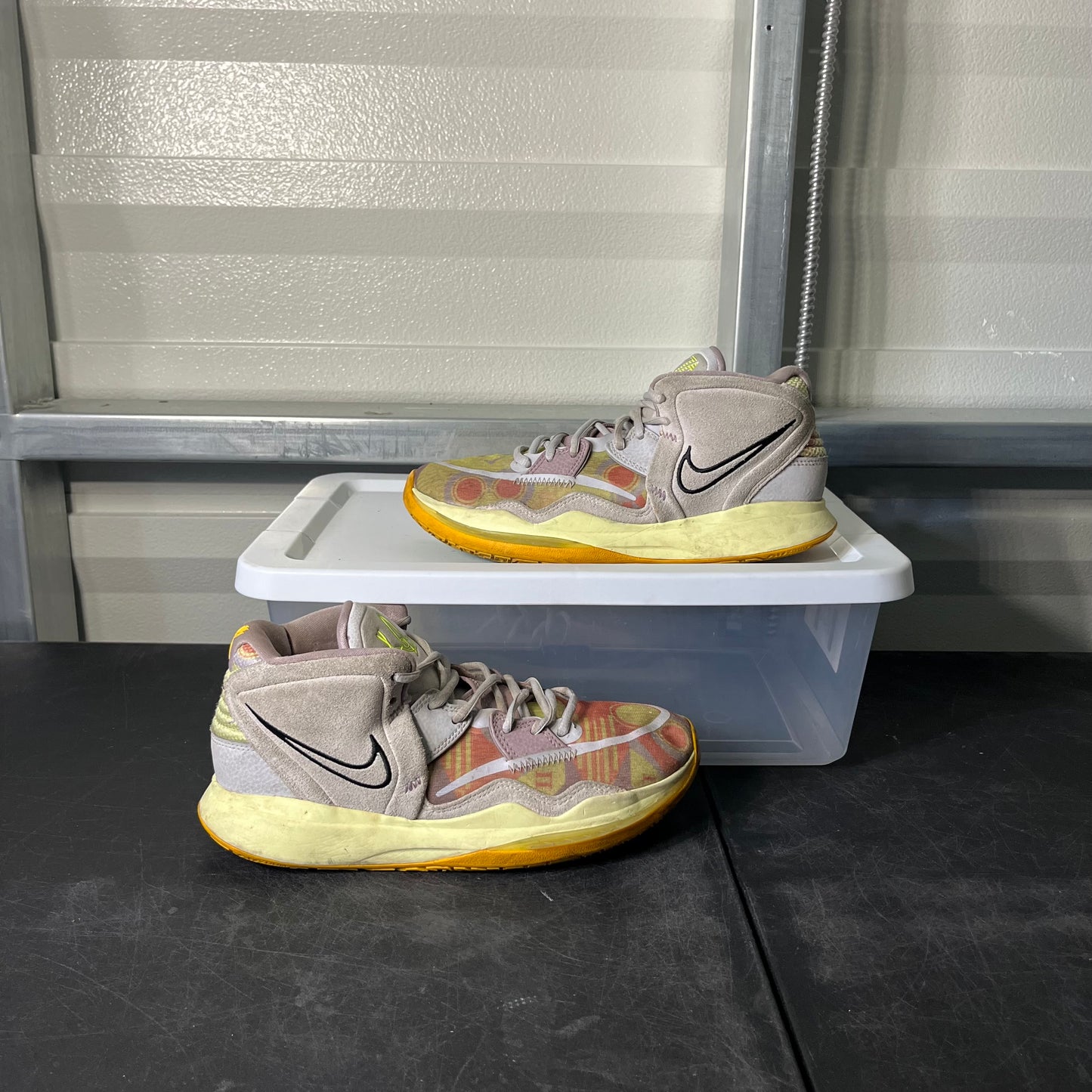 Size 8 - Kyrie Infinity Iris Whisper Plum Fog