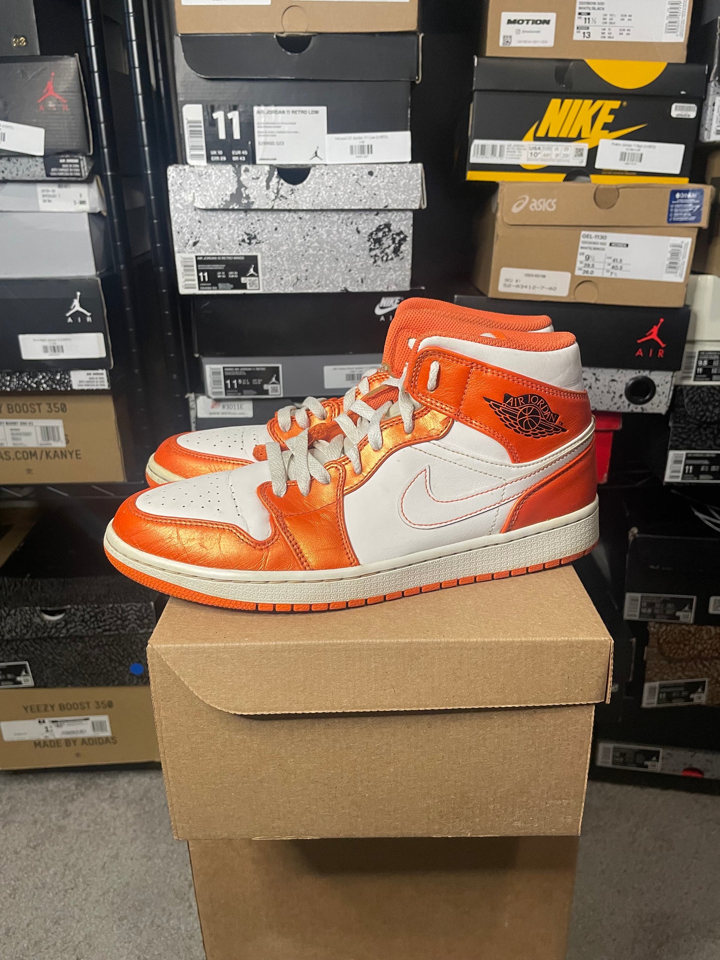 Size 9.5 - AJ1 SE Mid Electro Orange