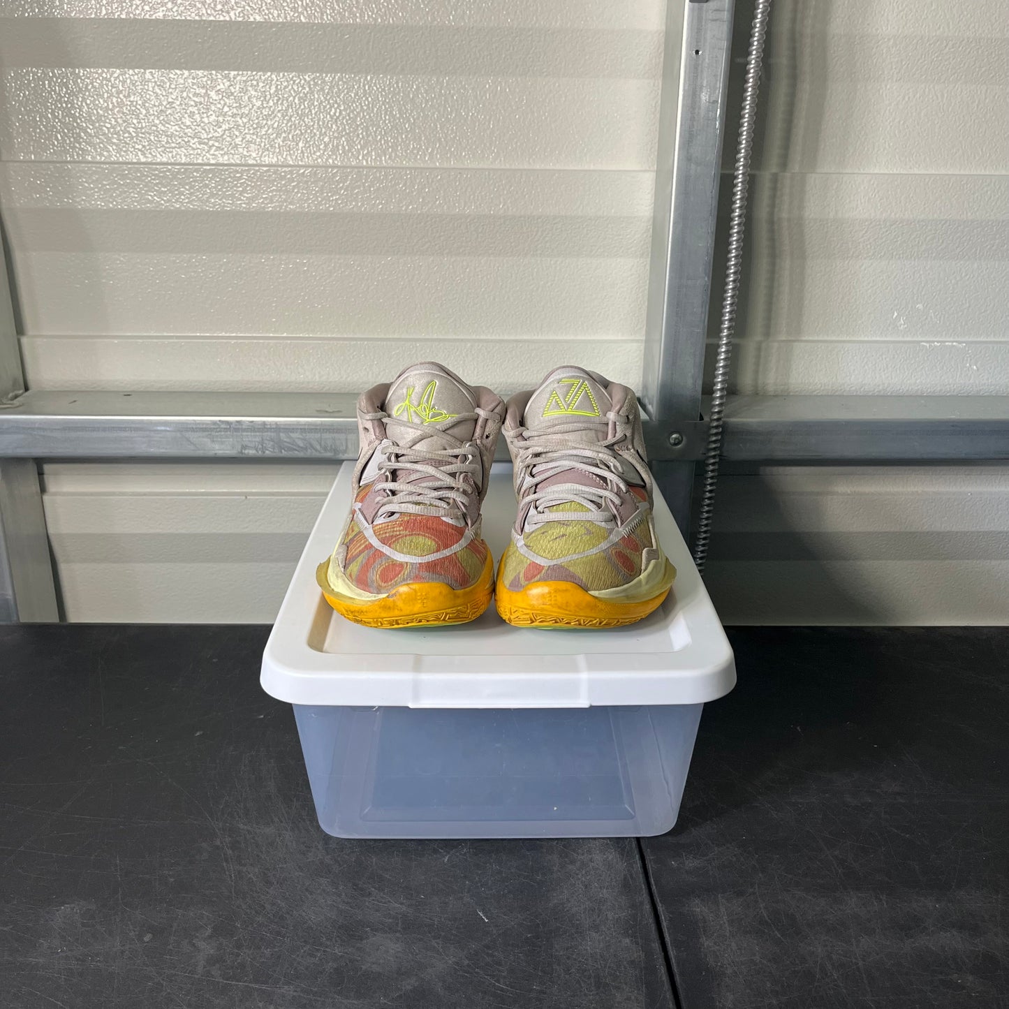 Size 8 - Kyrie Infinity Iris Whisper Plum Fog