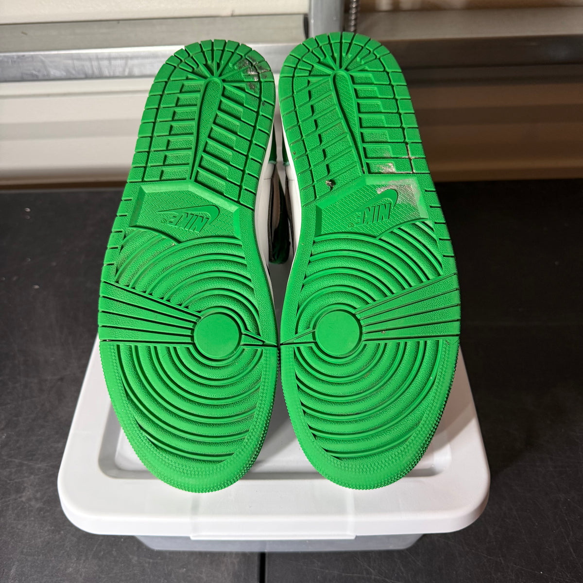 Size 10.5 - AJ 1 High Lucky Green NB