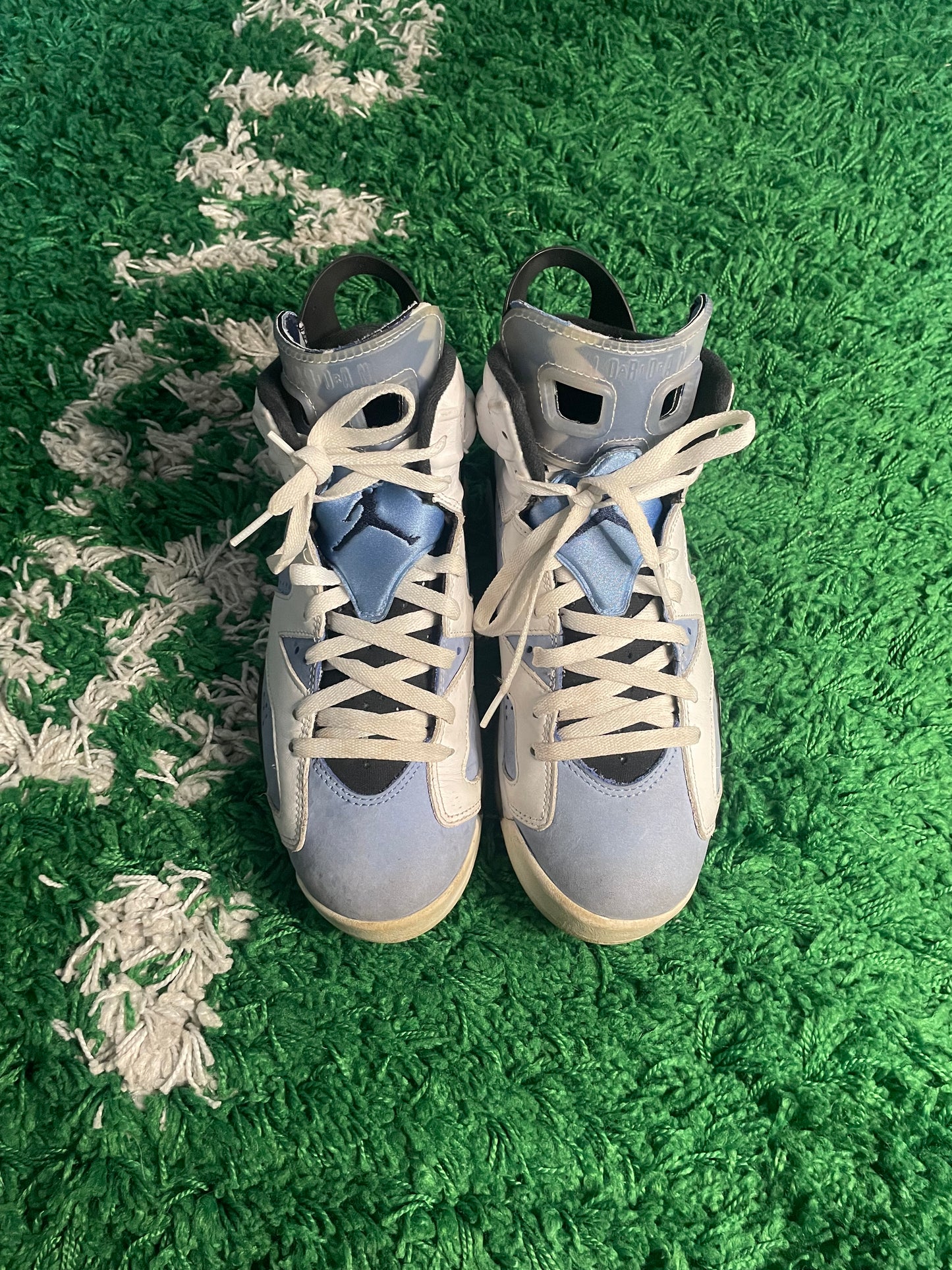 Size 9 - Jordan 6 Retro Mid UNC Home