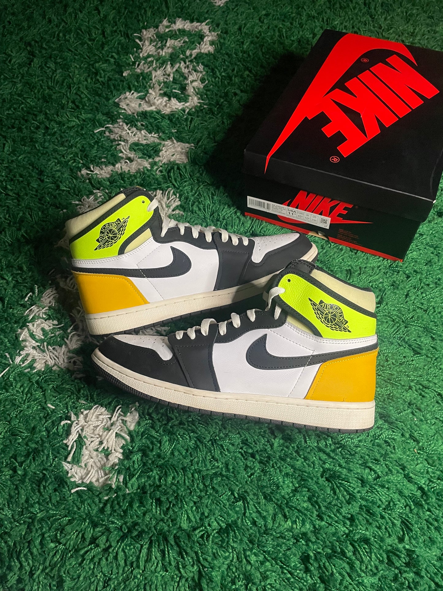 Jordan 1 Retro High OG Volt