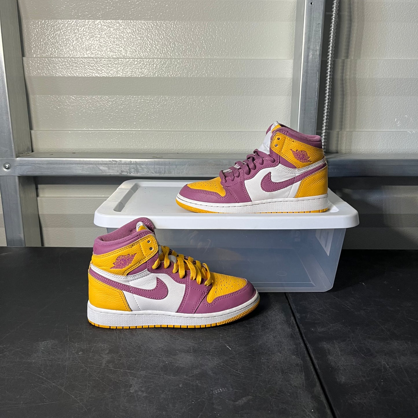 Size 4Y - AJ 1 Brotherhood
