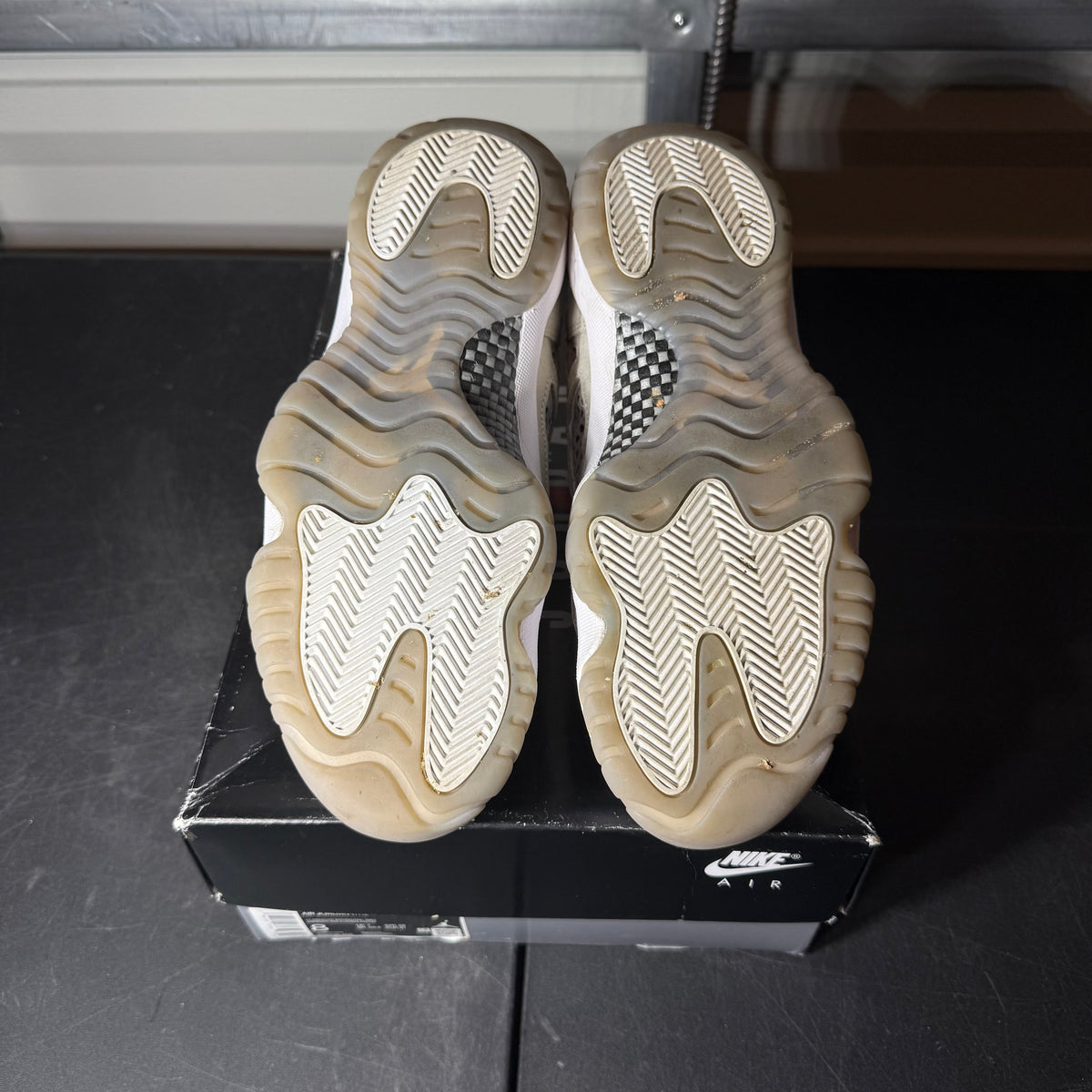 Size 8 - AJ 11 Low IE Light Orewood Brown