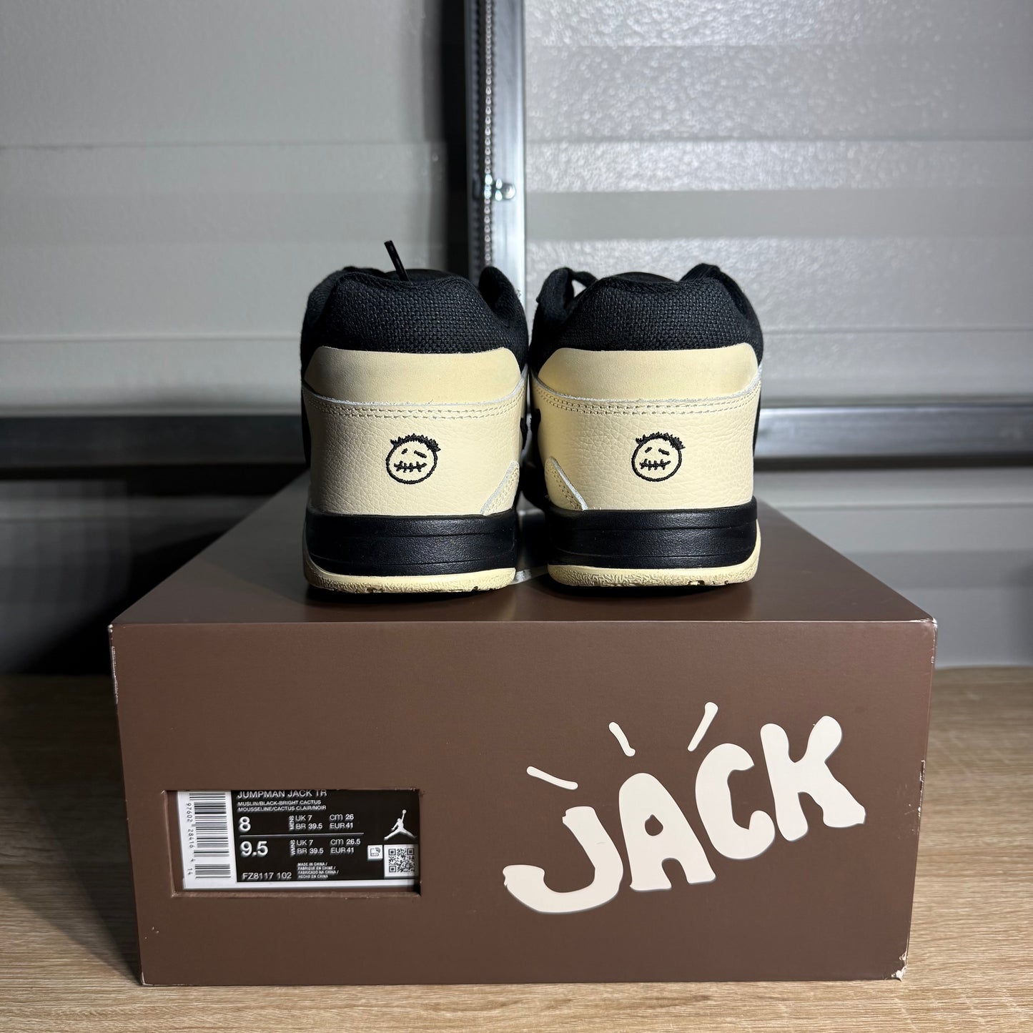 Size 8 - Travis Scott Jumpman Jack Bright Cactus