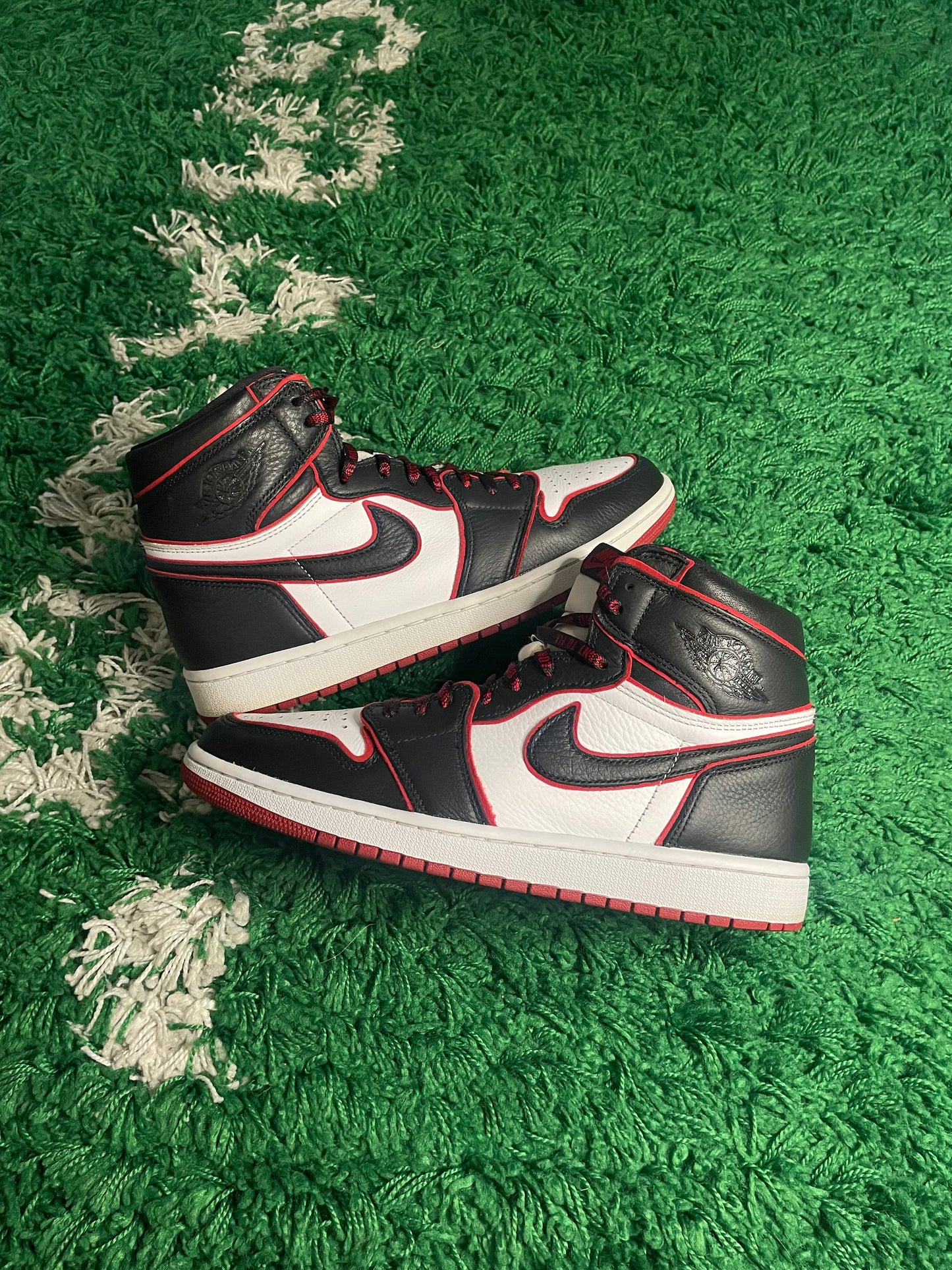 Size 10 - Jordan 1 Retro High OG Bloodline 2019