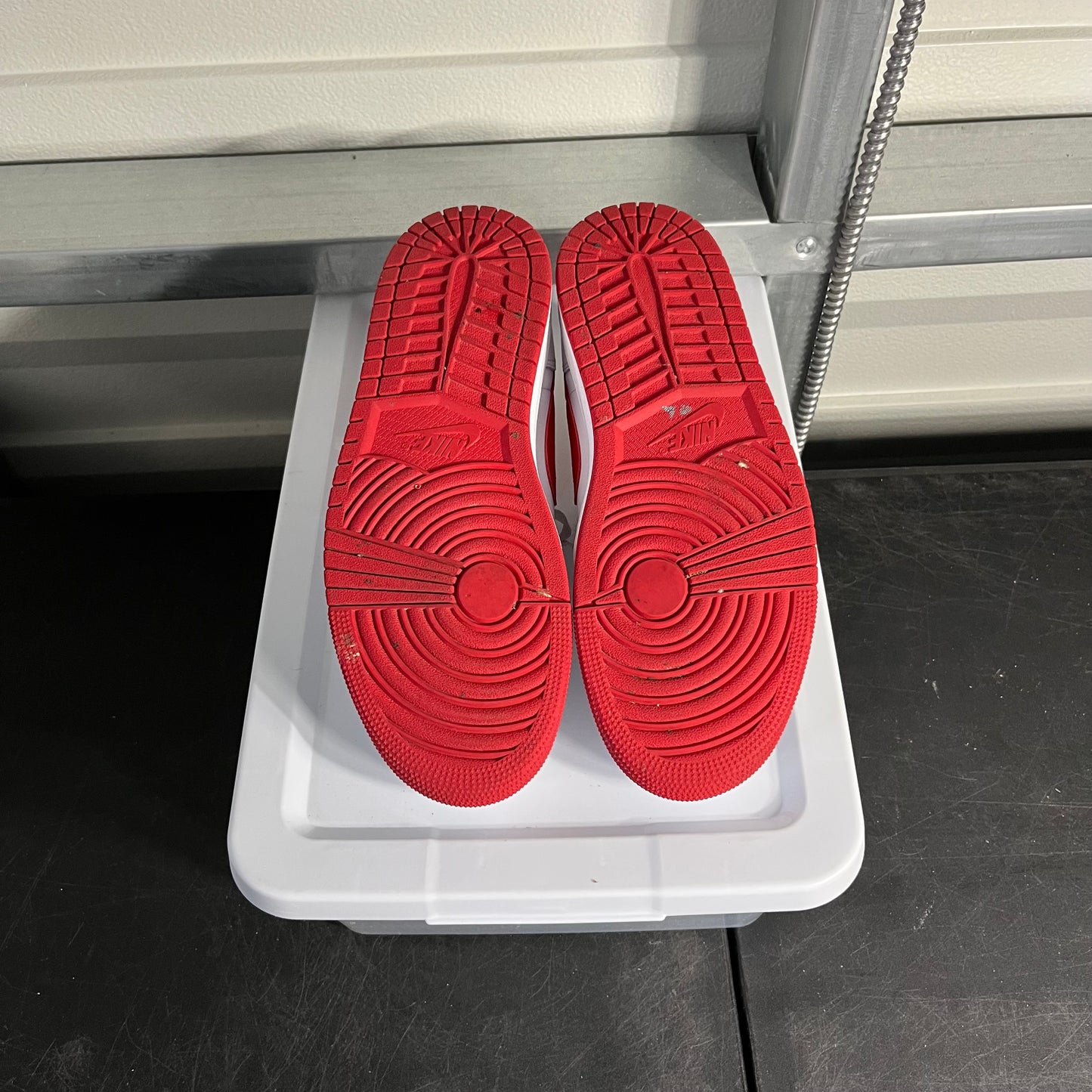 Size 9 - AJ 1 Low Varsity Red