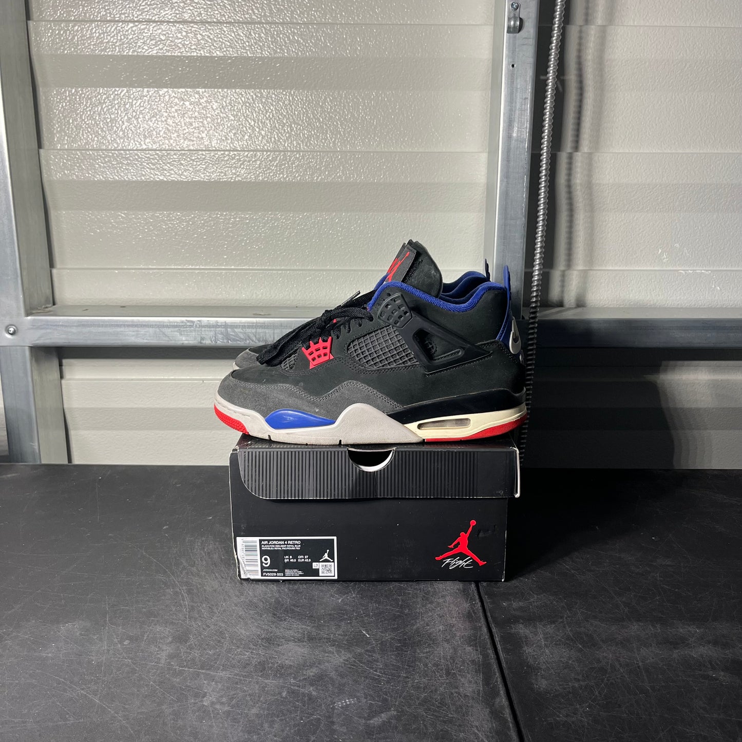 Size 9 - AJ 4 Rare Air