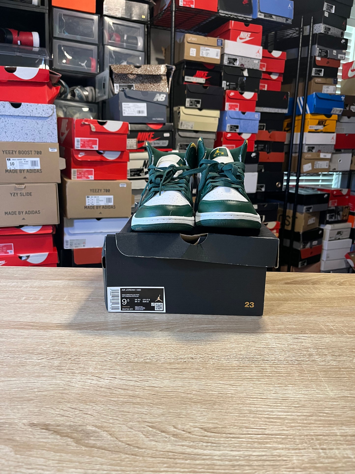 Size 9.5 - AJ 1 Mid Sonics