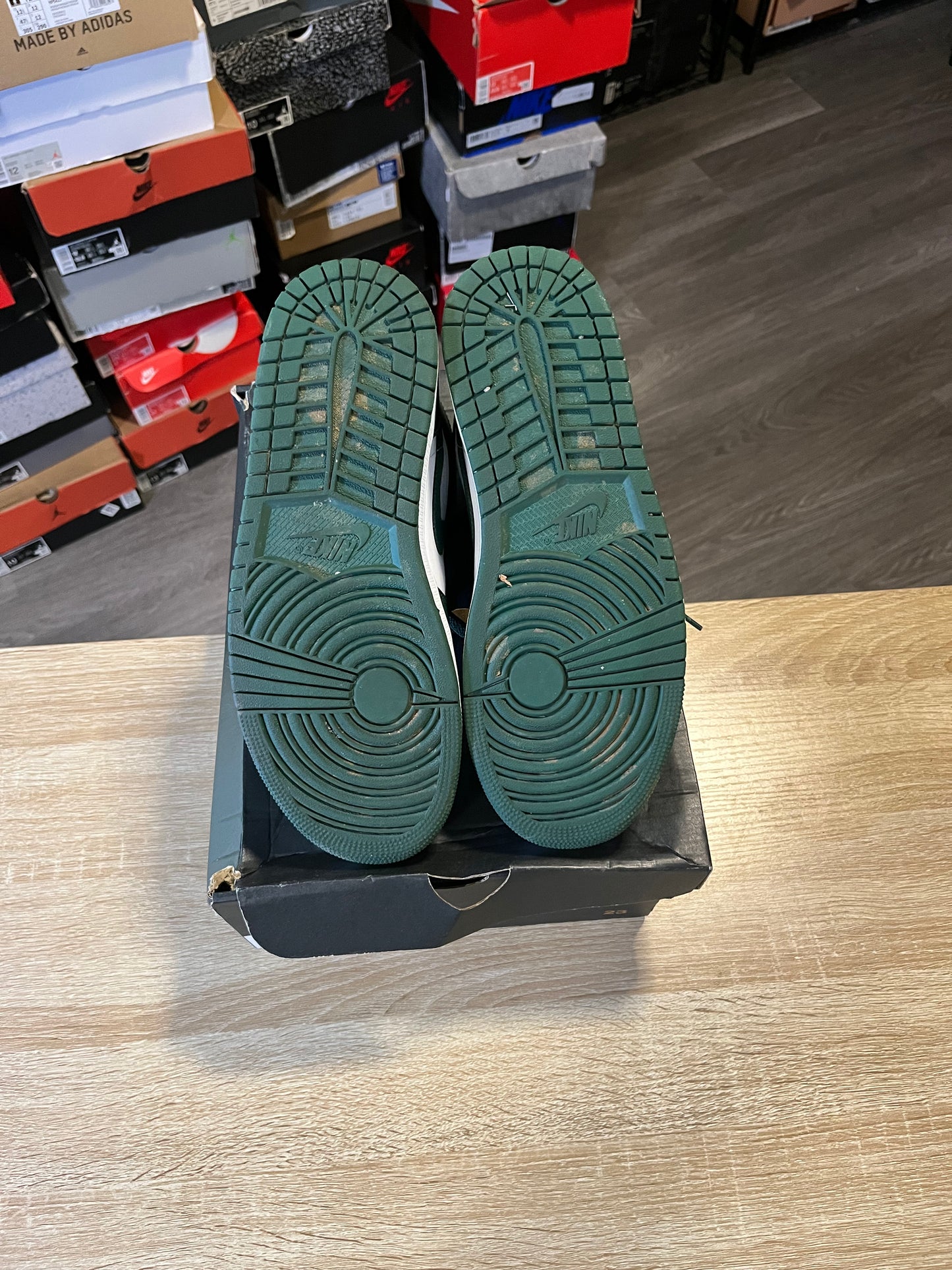 Size 9.5 - AJ 1 Mid Sonics