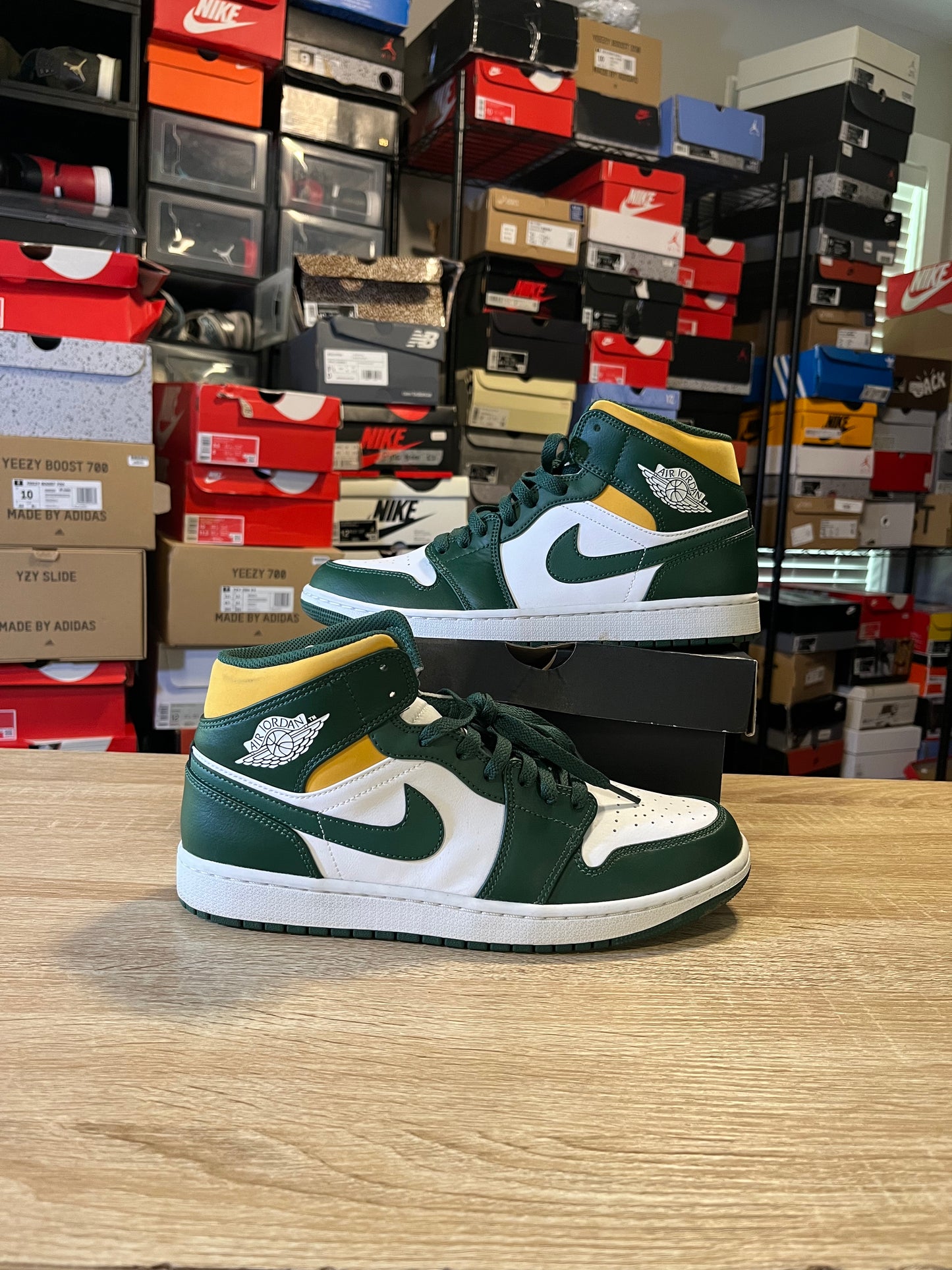 Size 9.5 - AJ 1 Mid Sonics