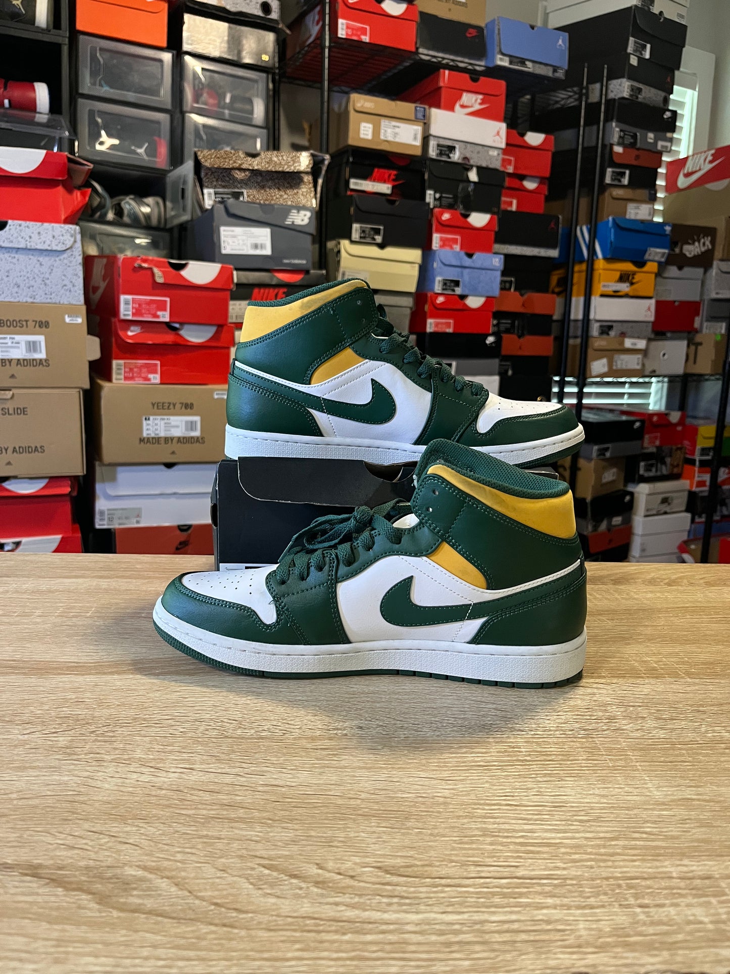 Size 9.5 - AJ 1 Mid Sonics
