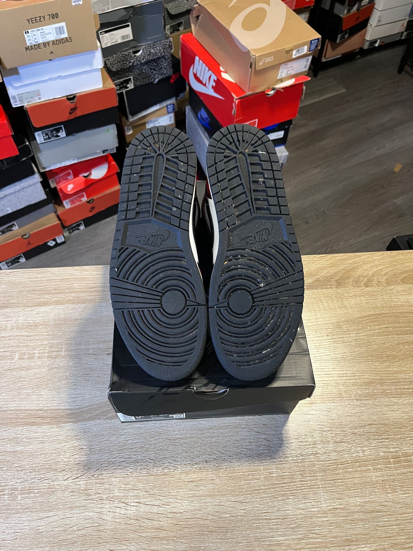 Size 9.5 - AJ 1 SE Mid Wear-Away