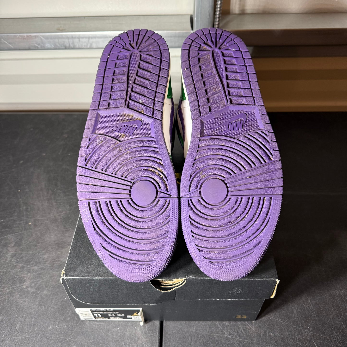 Size 11 - AJ 1 Mid Hulk