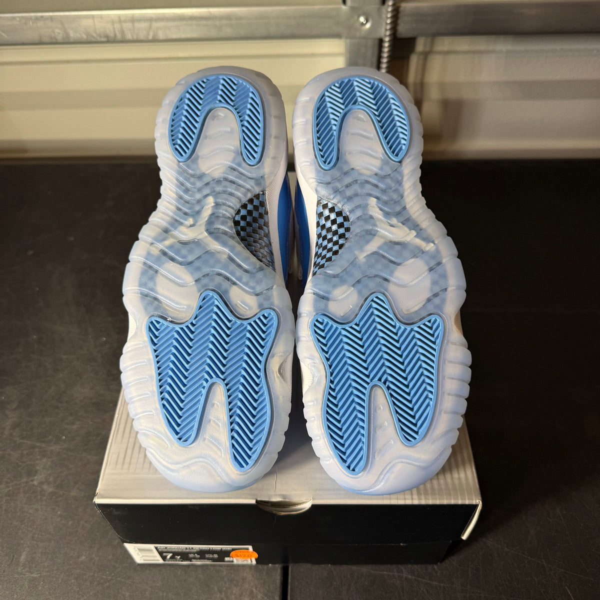 Size 7Y - AJ 11 Low UNC