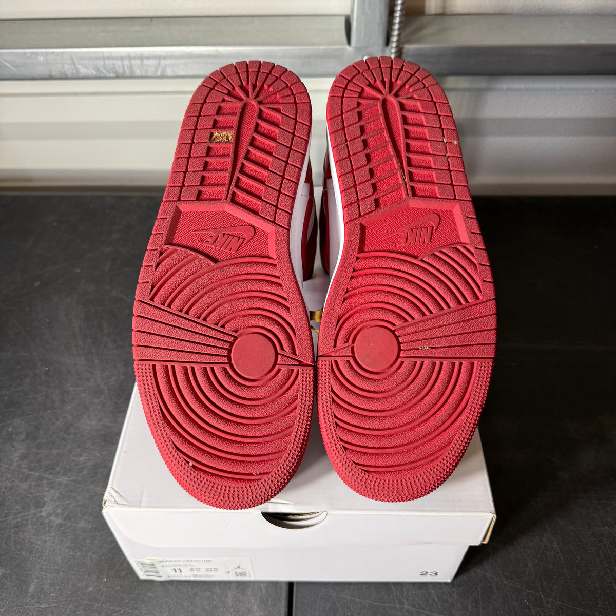Size 11W - AJ 1 Mid Alternate Bred Toe