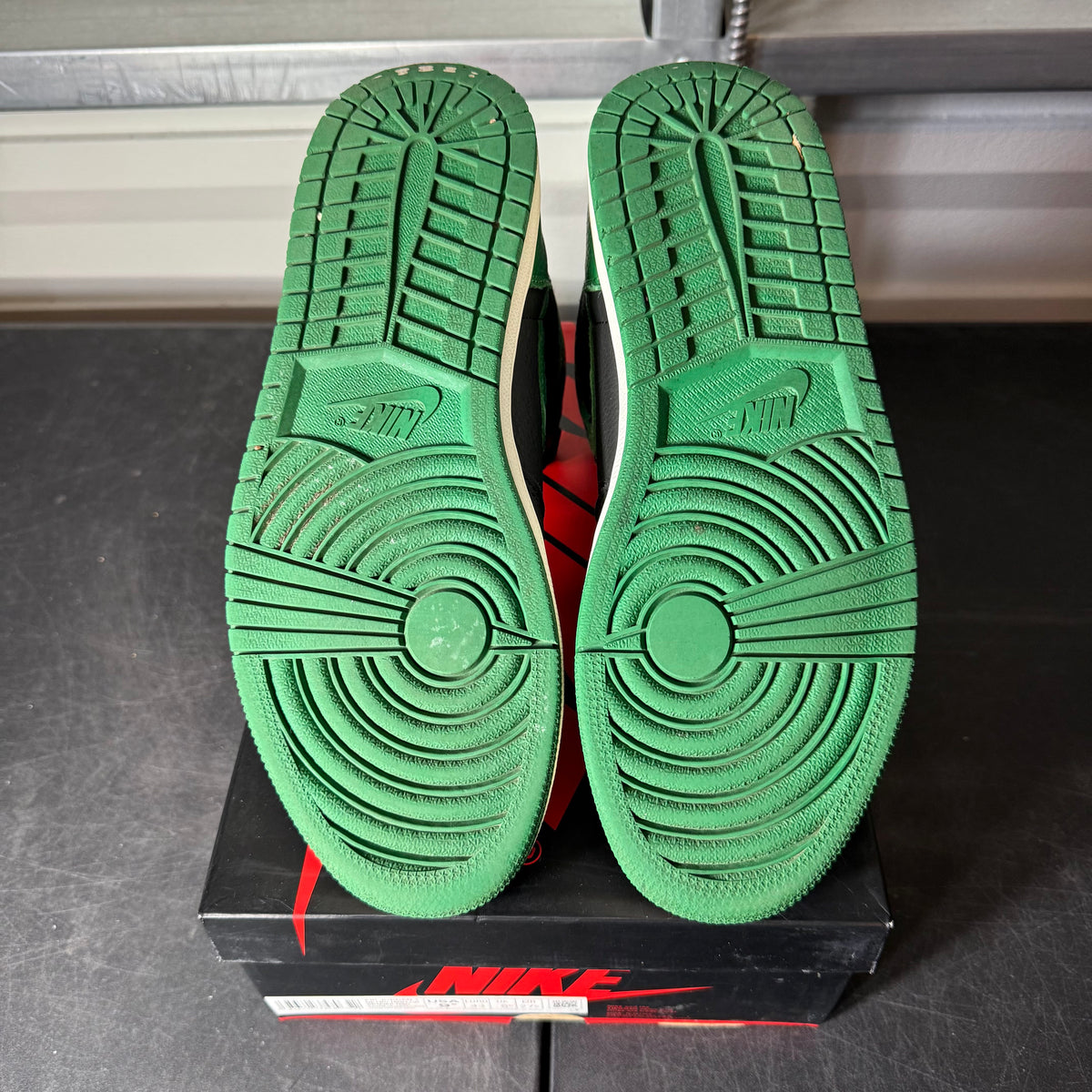 Size 9.5 - AJ 1 Pine Green 2.0