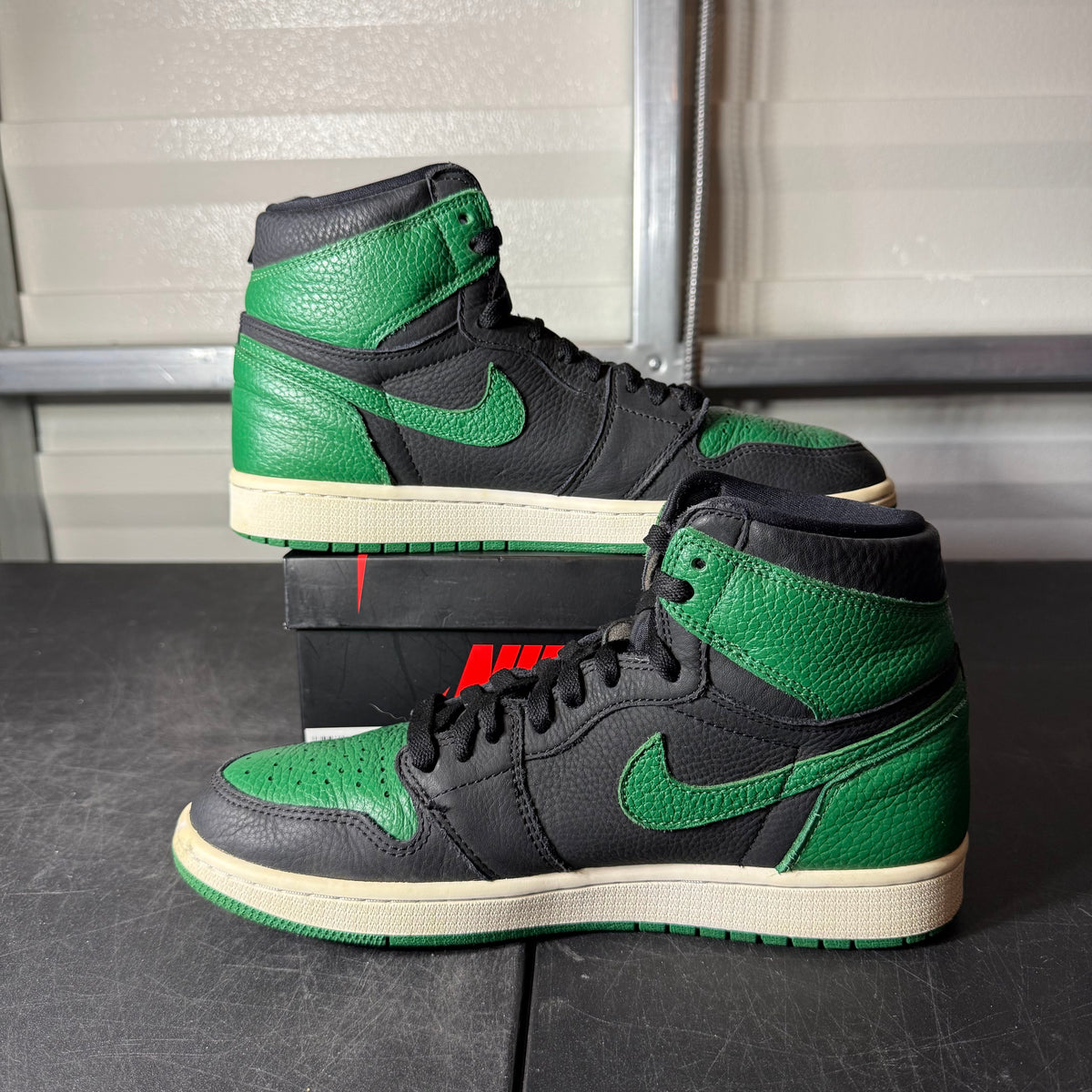 Size 9.5 - AJ 1 Pine Green 2.0