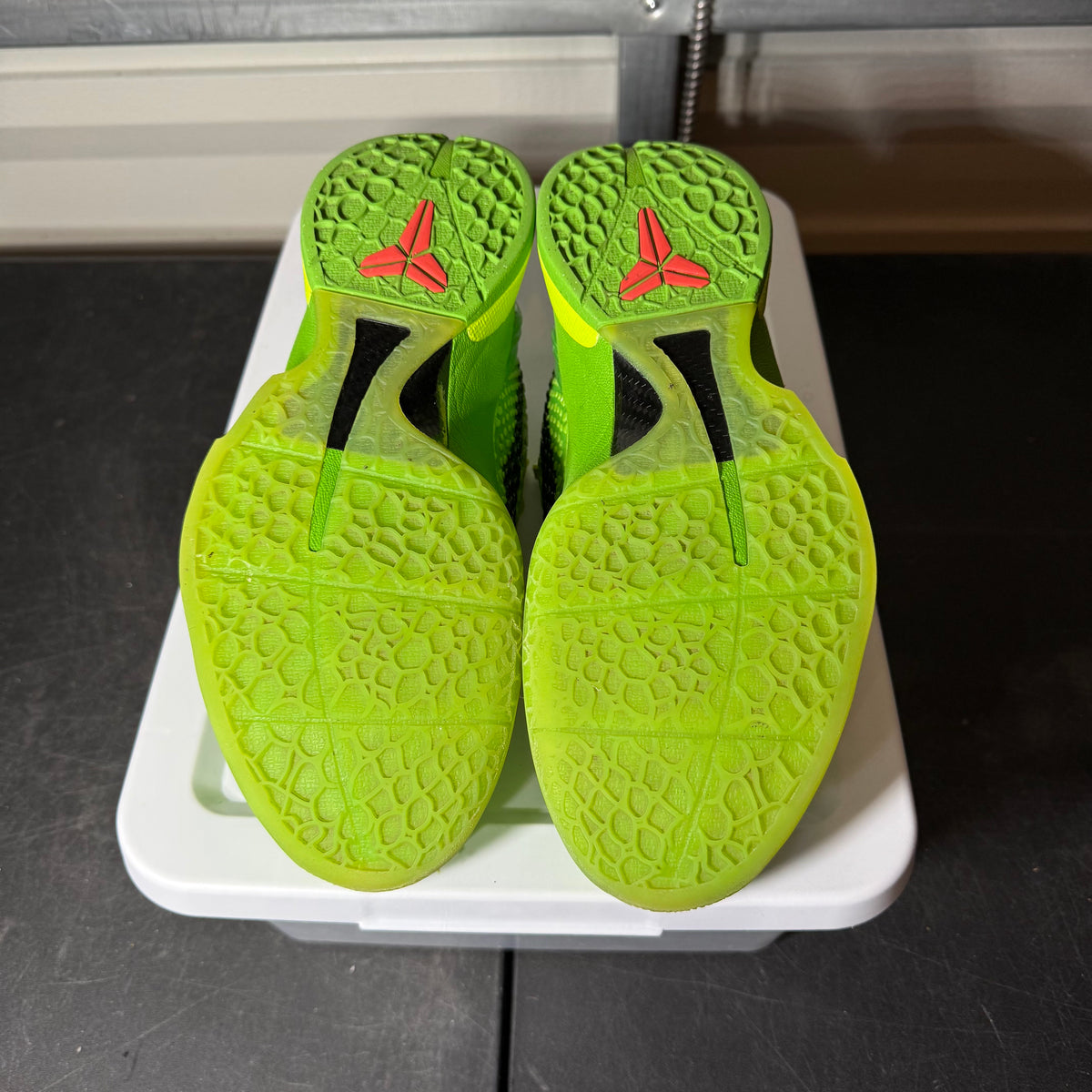 Size 8.5 - Kobe 6 Grinch