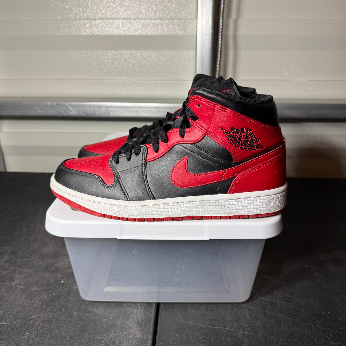 Size 9 - AJ 1 Mid Banned