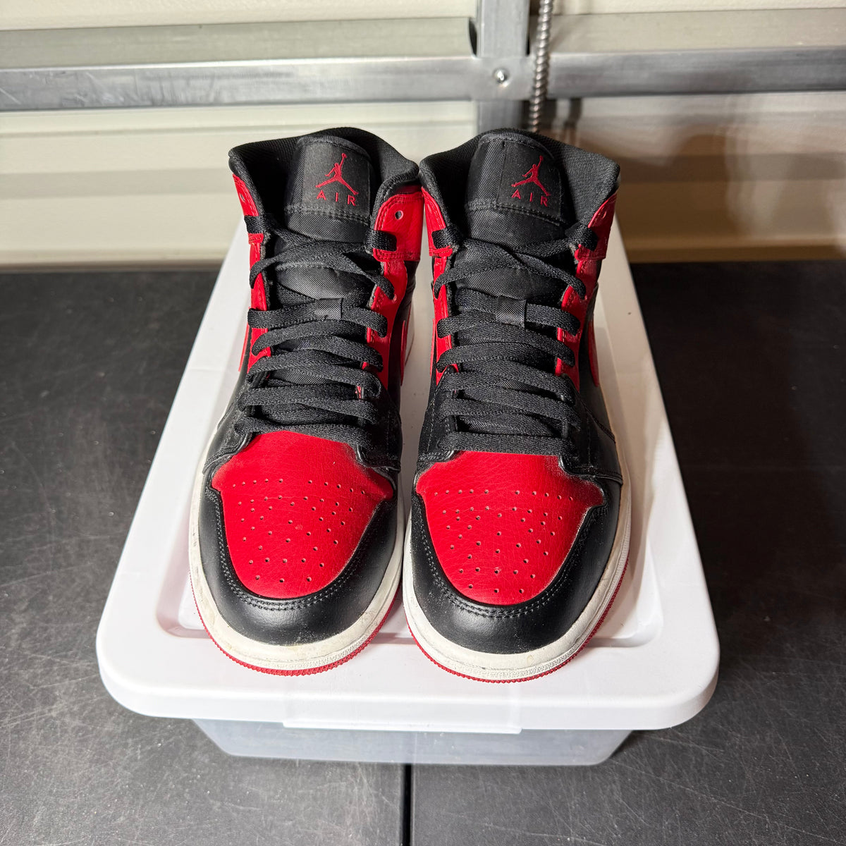 Size 9 - AJ 1 Mid Banned