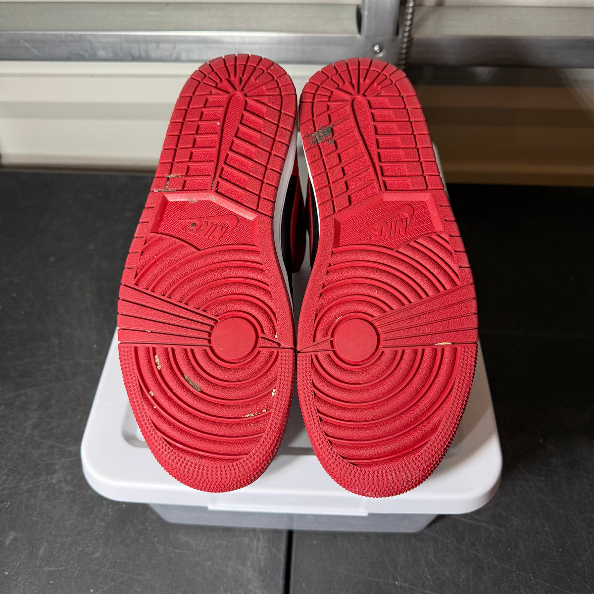 Size 9 - AJ 1 Mid Banned