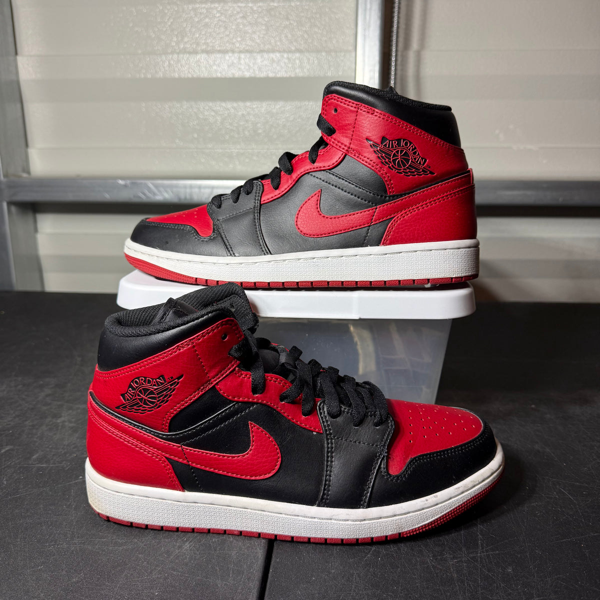 Size 9 - AJ 1 Mid Banned