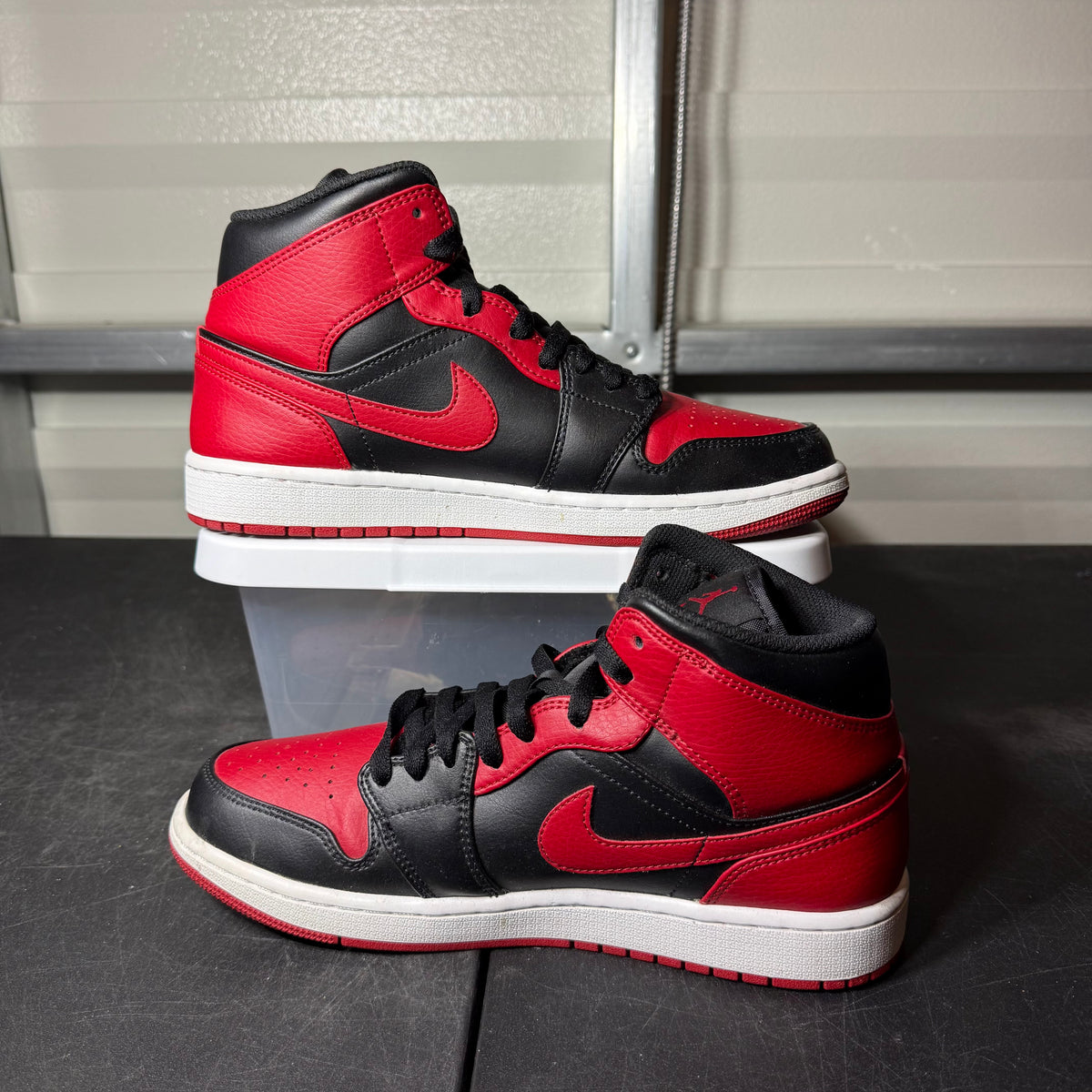 Size 9 - AJ 1 Mid Banned