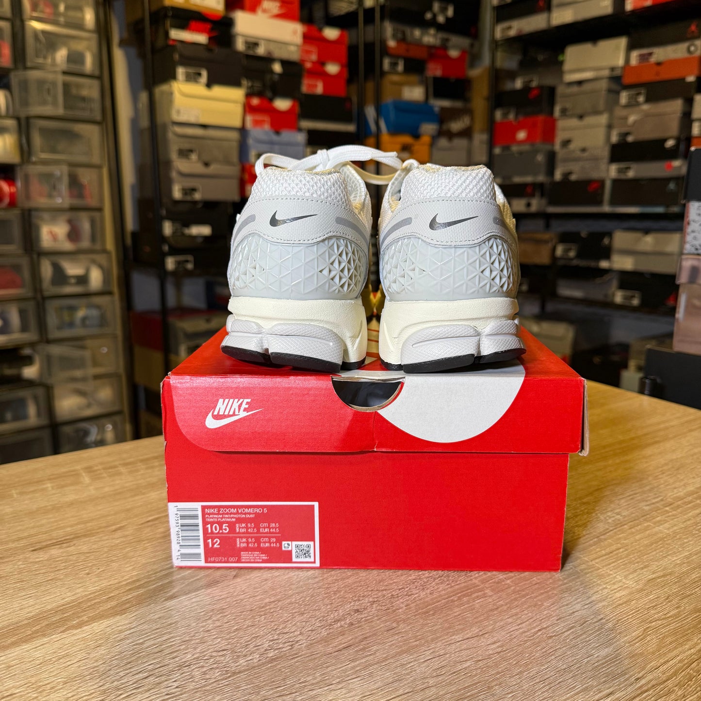 Size 8 - Vomero Photon Dust Metallic