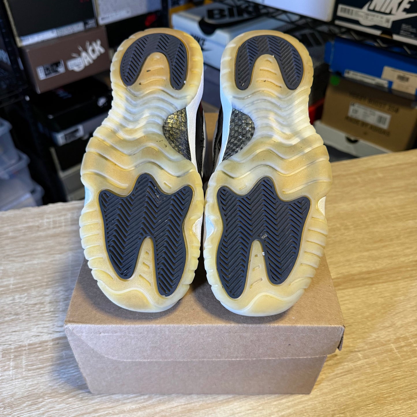 Size 6.5Y - AJ 11 DMP