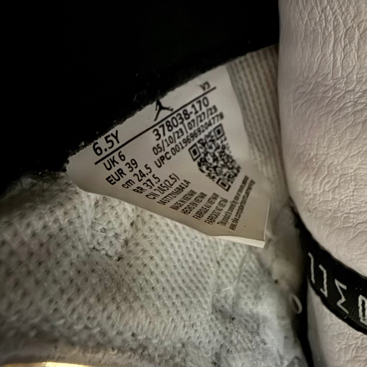 Size 6.5Y - AJ 11 DMP