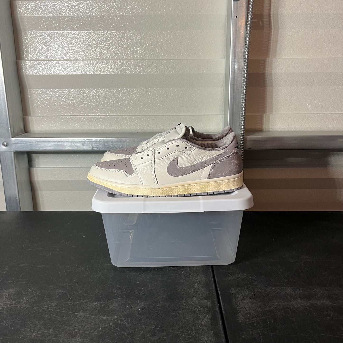 Size 9 - AJ 1 Low Atmosphere Grey