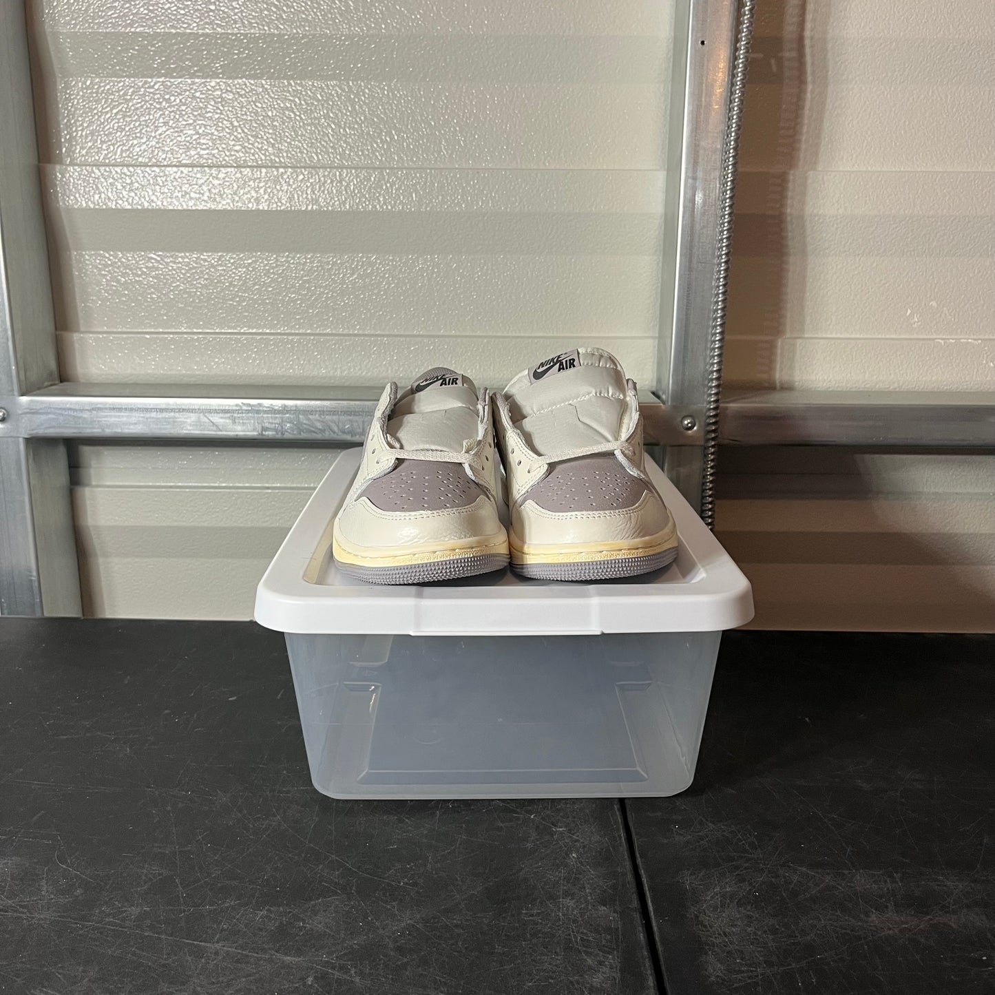 Size 9 - AJ 1 Low Atmosphere Grey