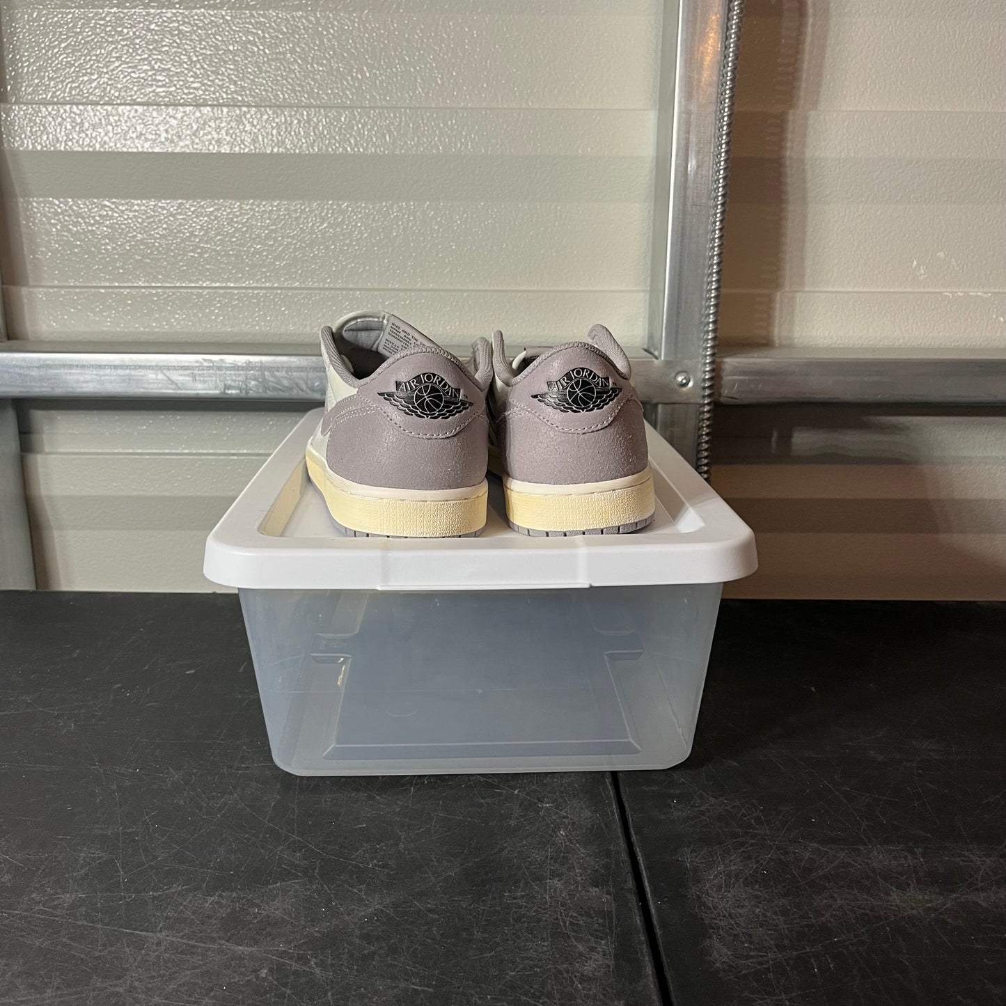 Size 9 - AJ 1 Low Atmosphere Grey