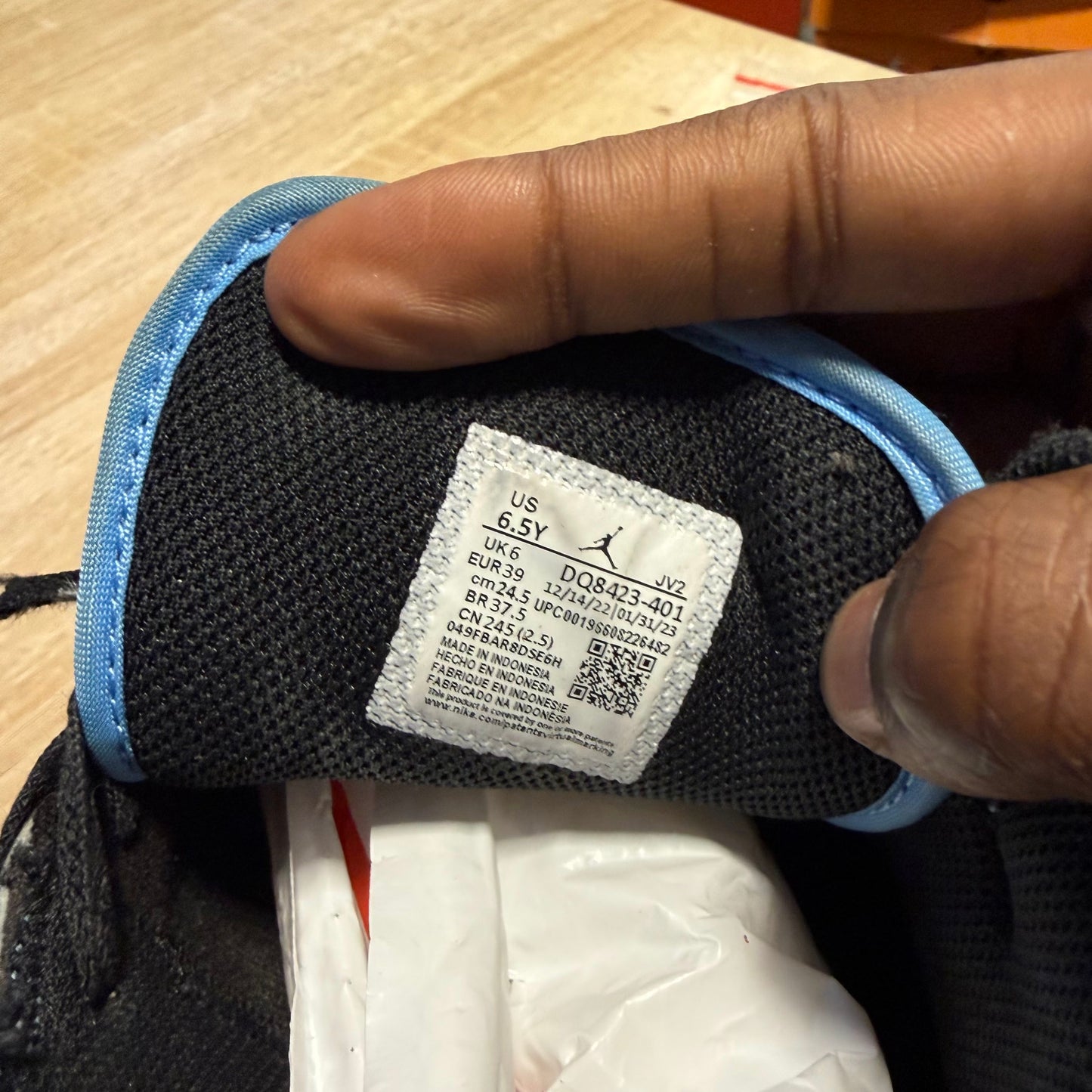 Size 6.5Y - AJ1 Mid University  Blue