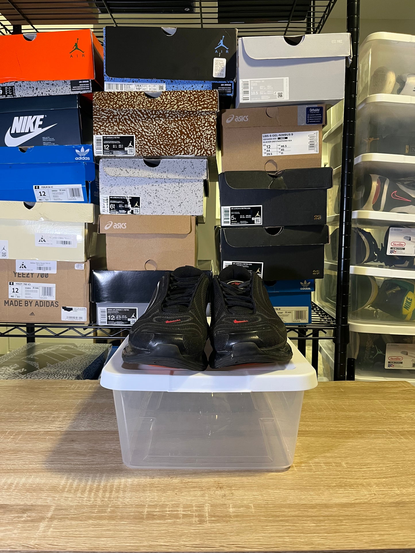Size 11.5 - Air Max 720 Black Crimson