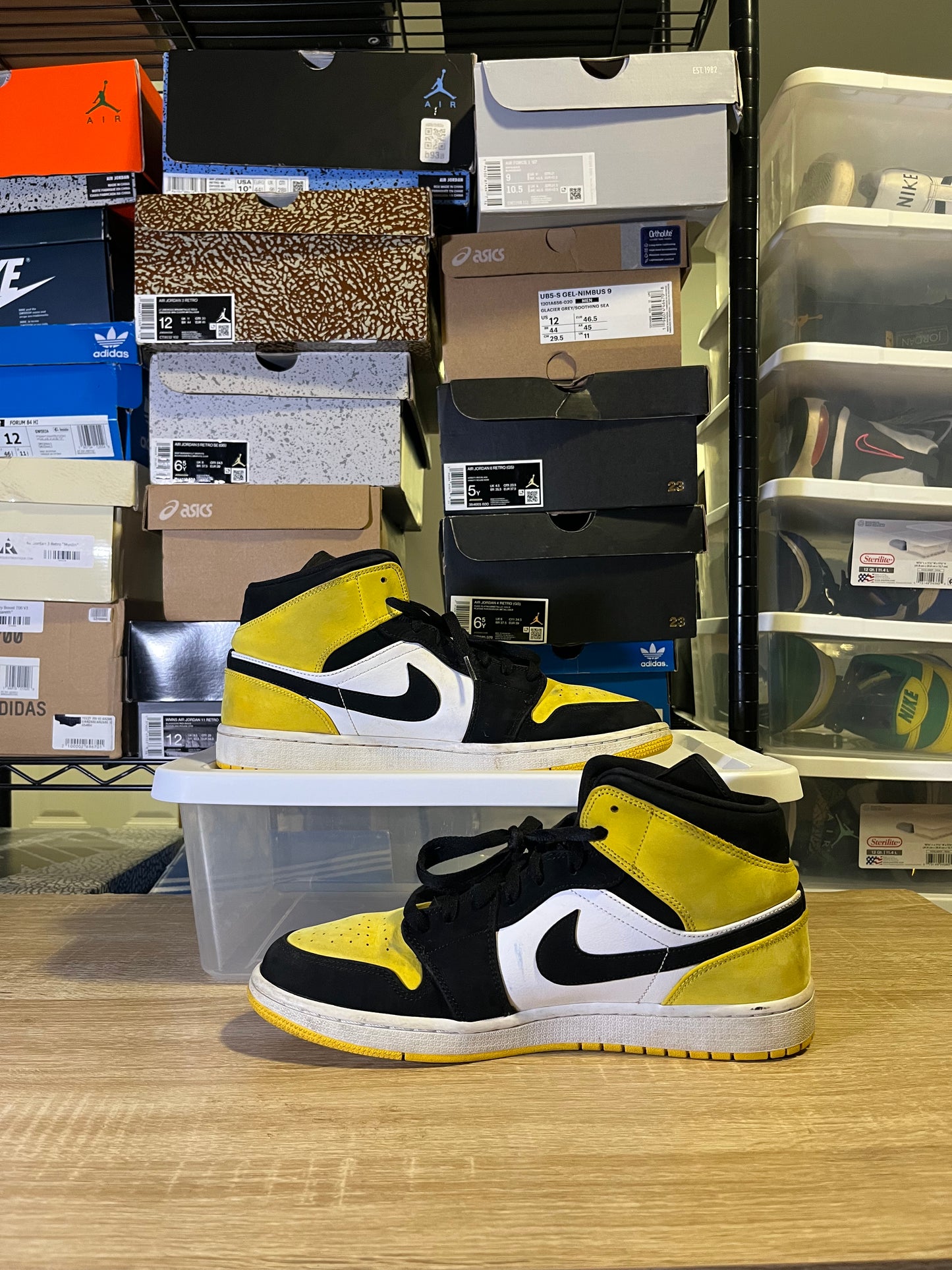 Size 11.5 - AJ 1 SE Mid Yellow Toe