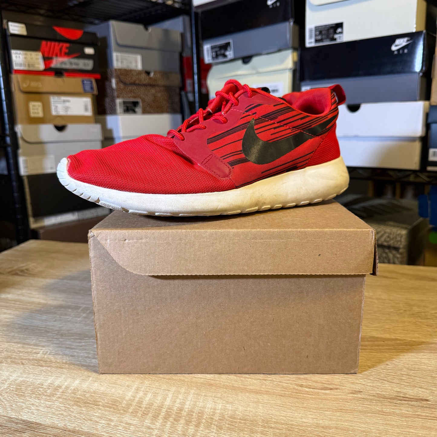 Size 9 - Nike Rosherun Hyper Red