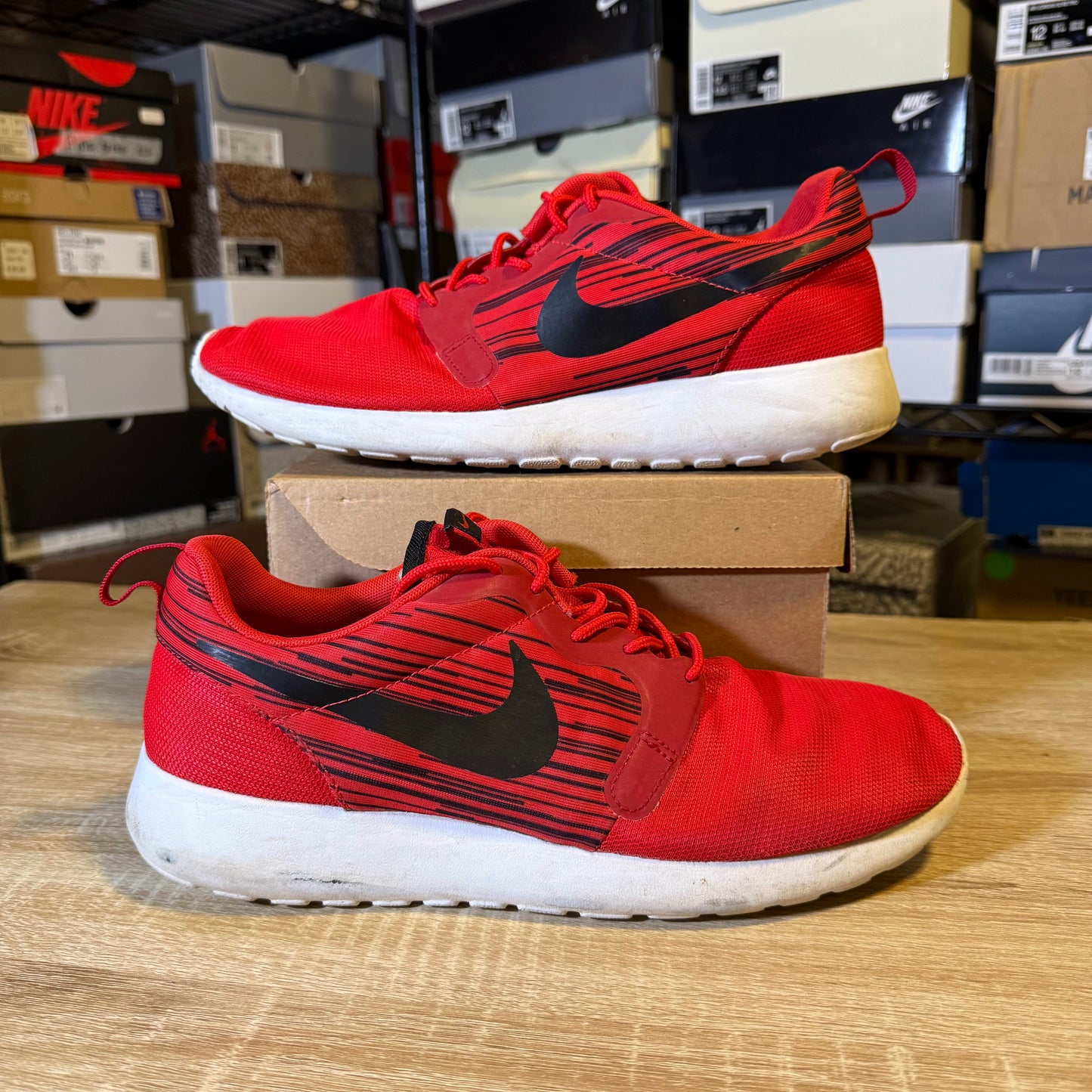 Size 9 - Nike Rosherun Hyper Red