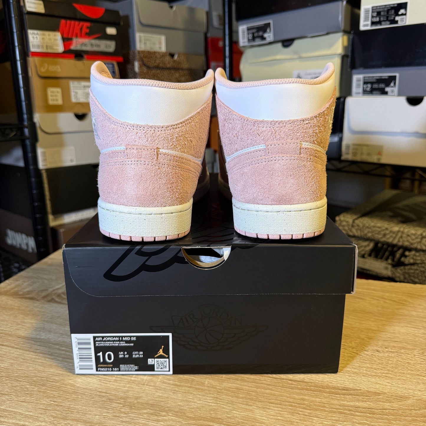 Size 10 - AJ 1 Mid SE Legend Pink