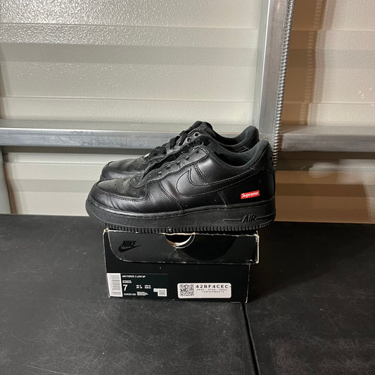 Size 7 - AF 1 Supreme