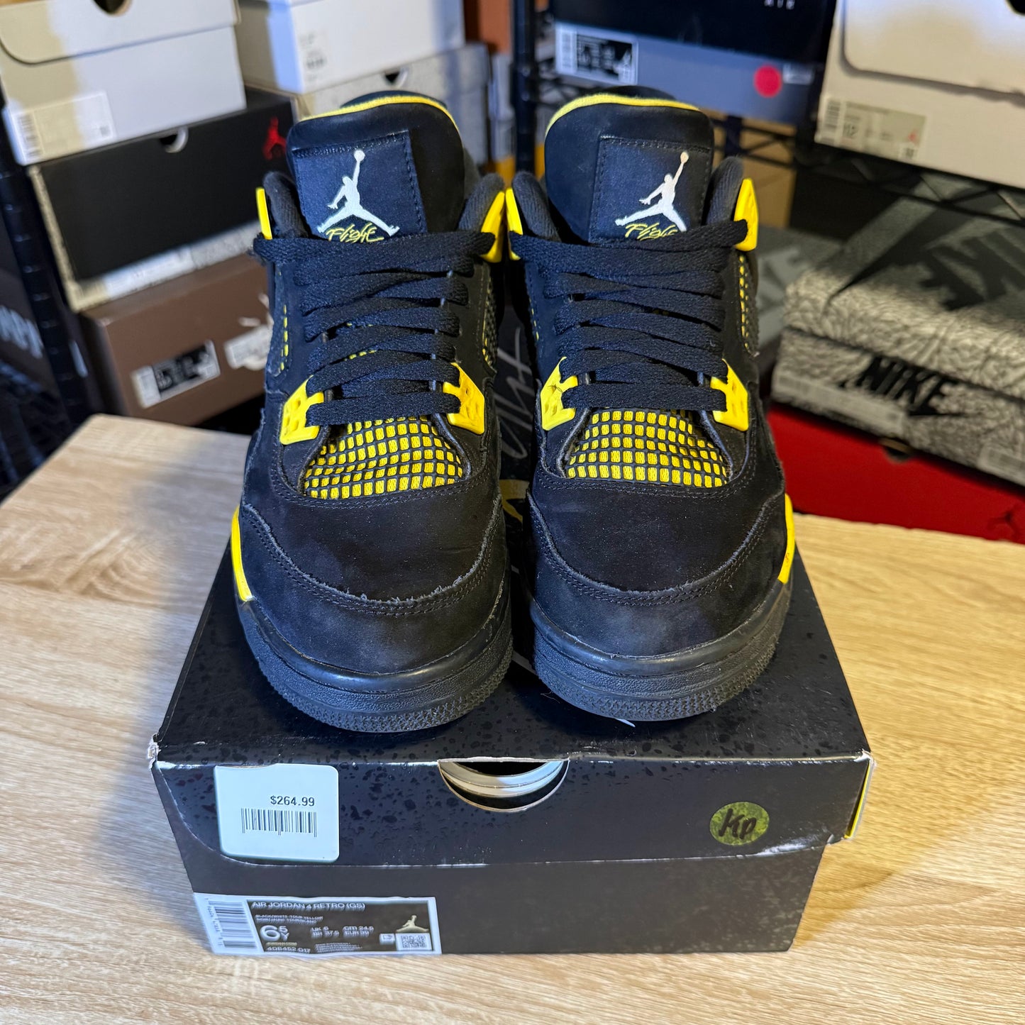 Size 6.5 - AJ 4 Thunder