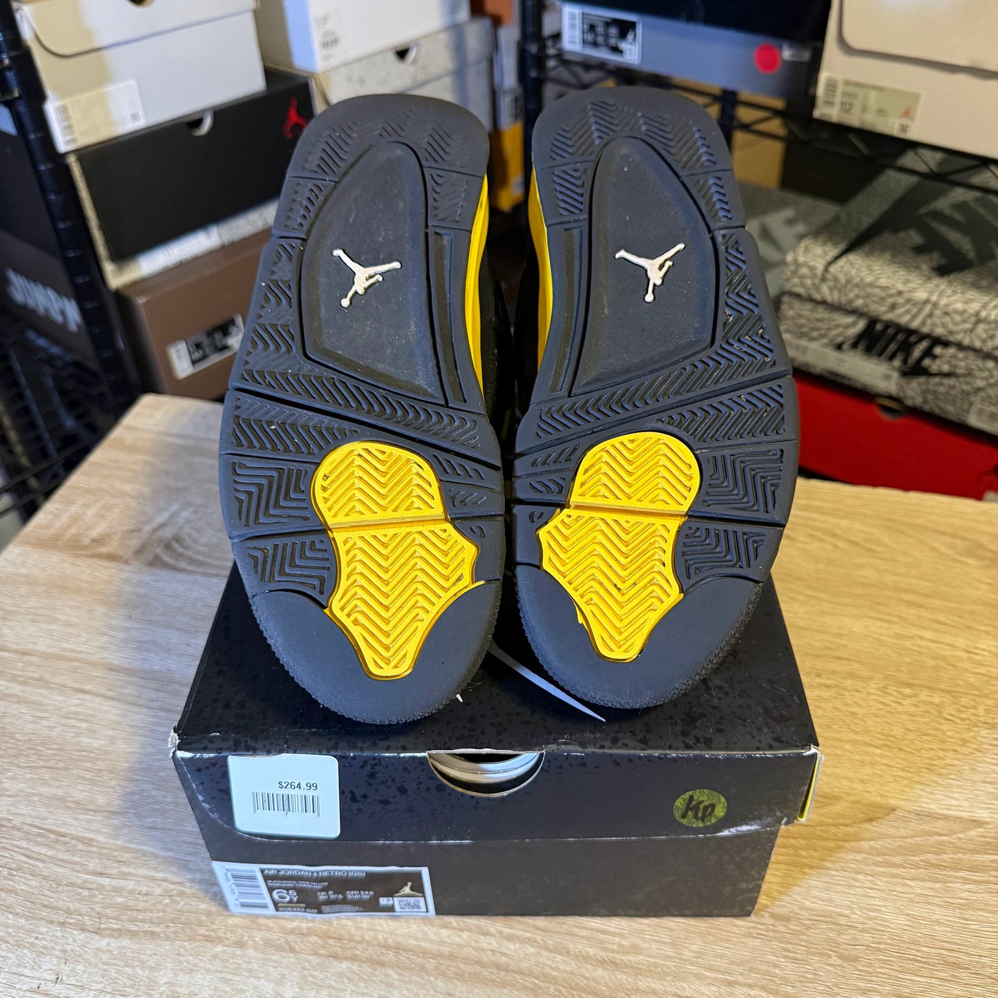 Size 6.5 - AJ 4 Thunder