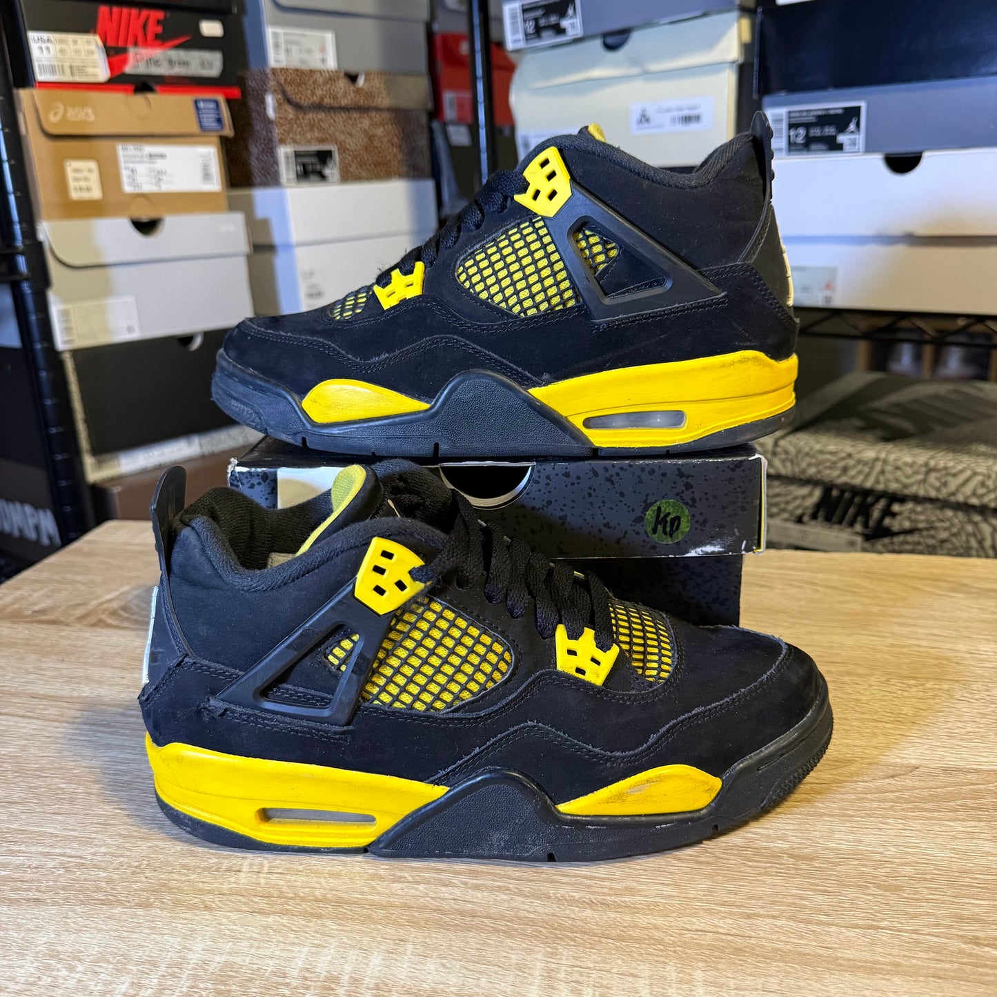 Size 6.5 - AJ 4 Thunder