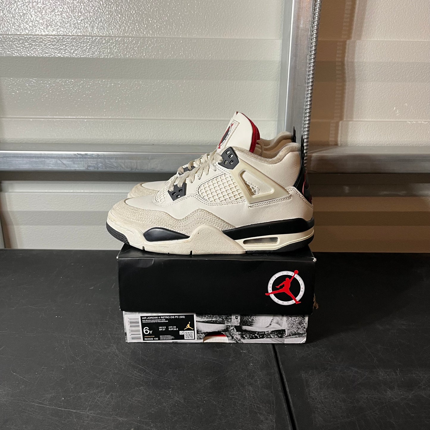 Size 6Y- AJ 4 Flight Club