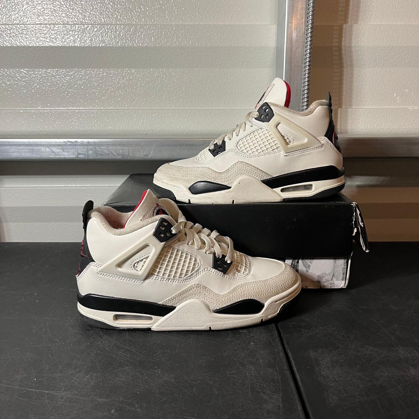 Size 6Y- AJ 4 Flight Club