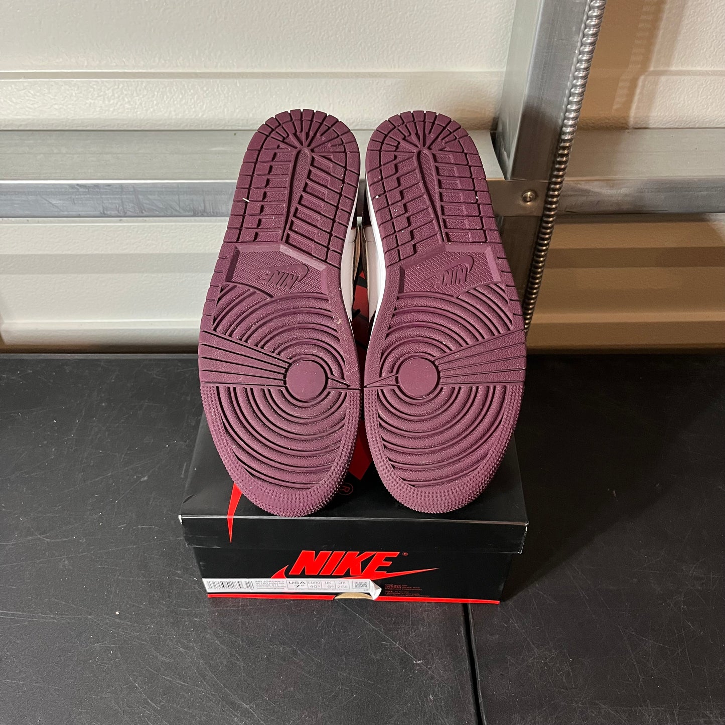 Size 7.5 - AJ 1 Bordo