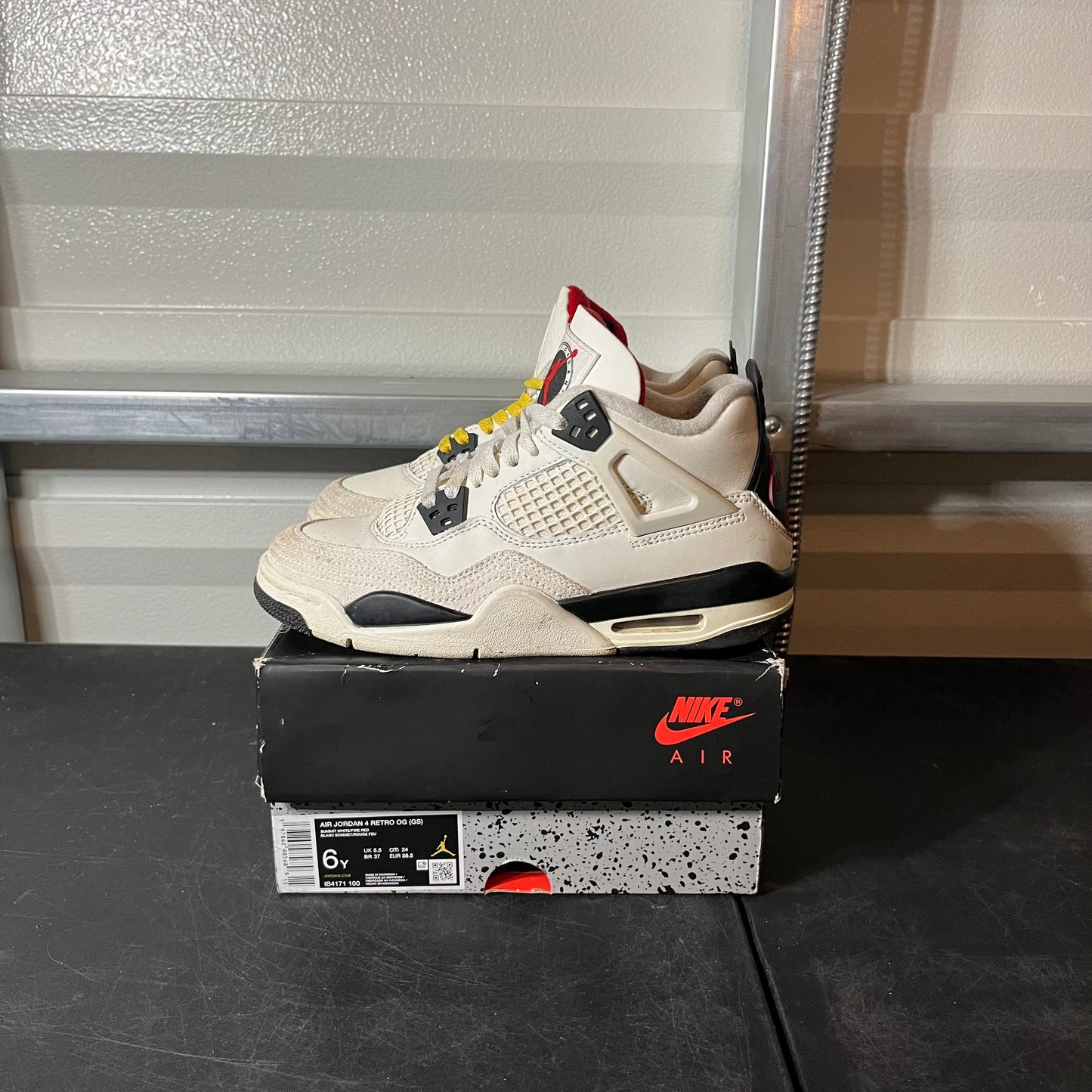 Size 6Y - AJ 4 Flight Club