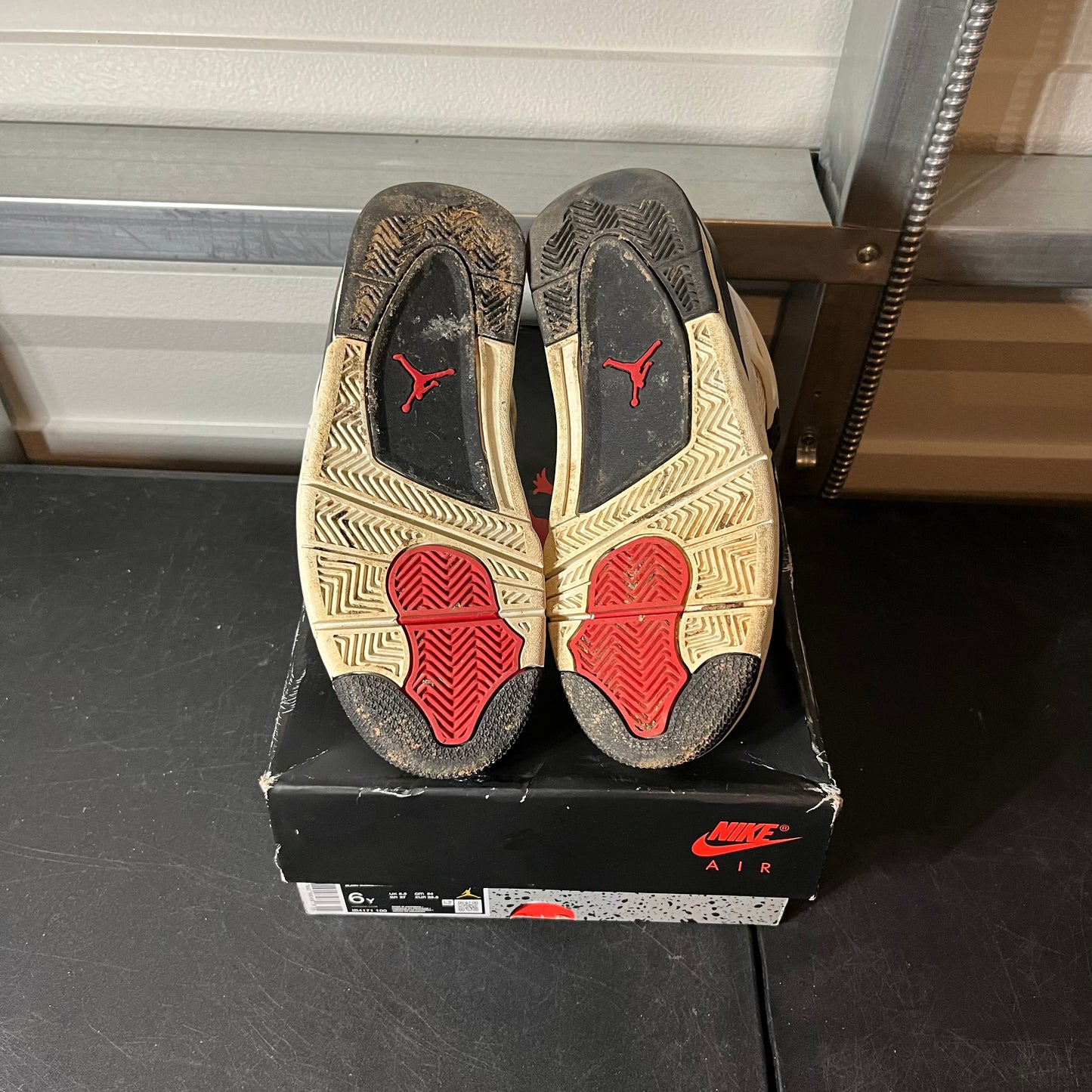 Size 6Y - AJ 4 Flight Club