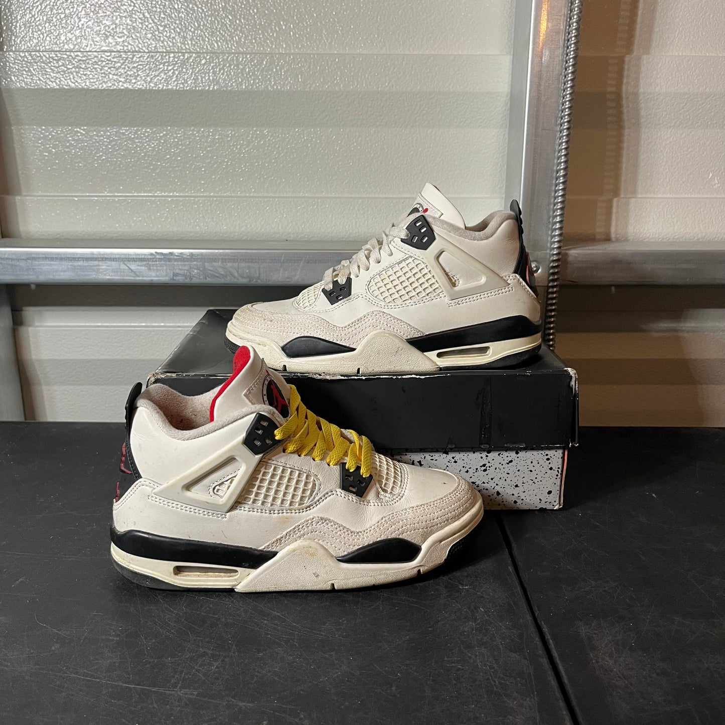 Size 6Y - AJ 4 Flight Club
